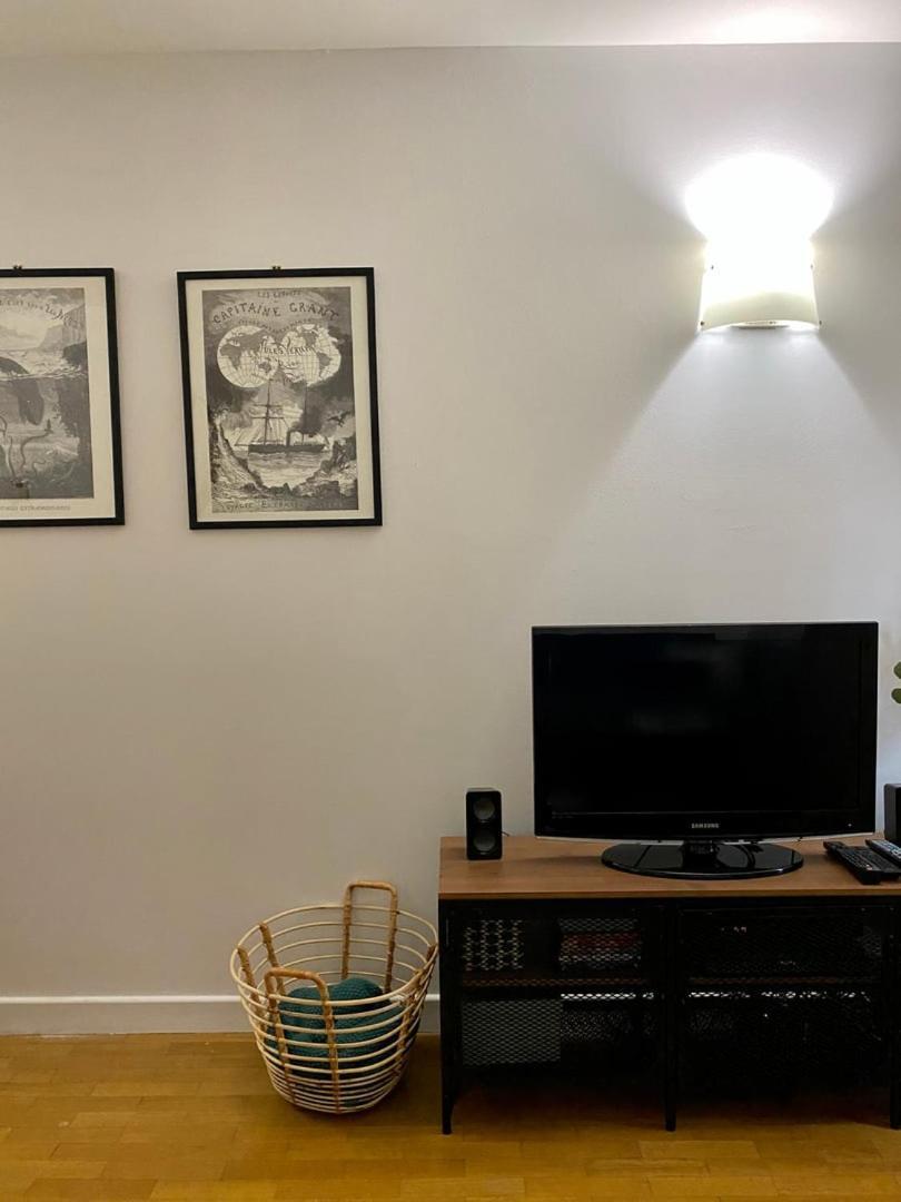 Spacious 1Br | Near City Center & Baby-Friendly! Apartman Lyon Kültér fotó