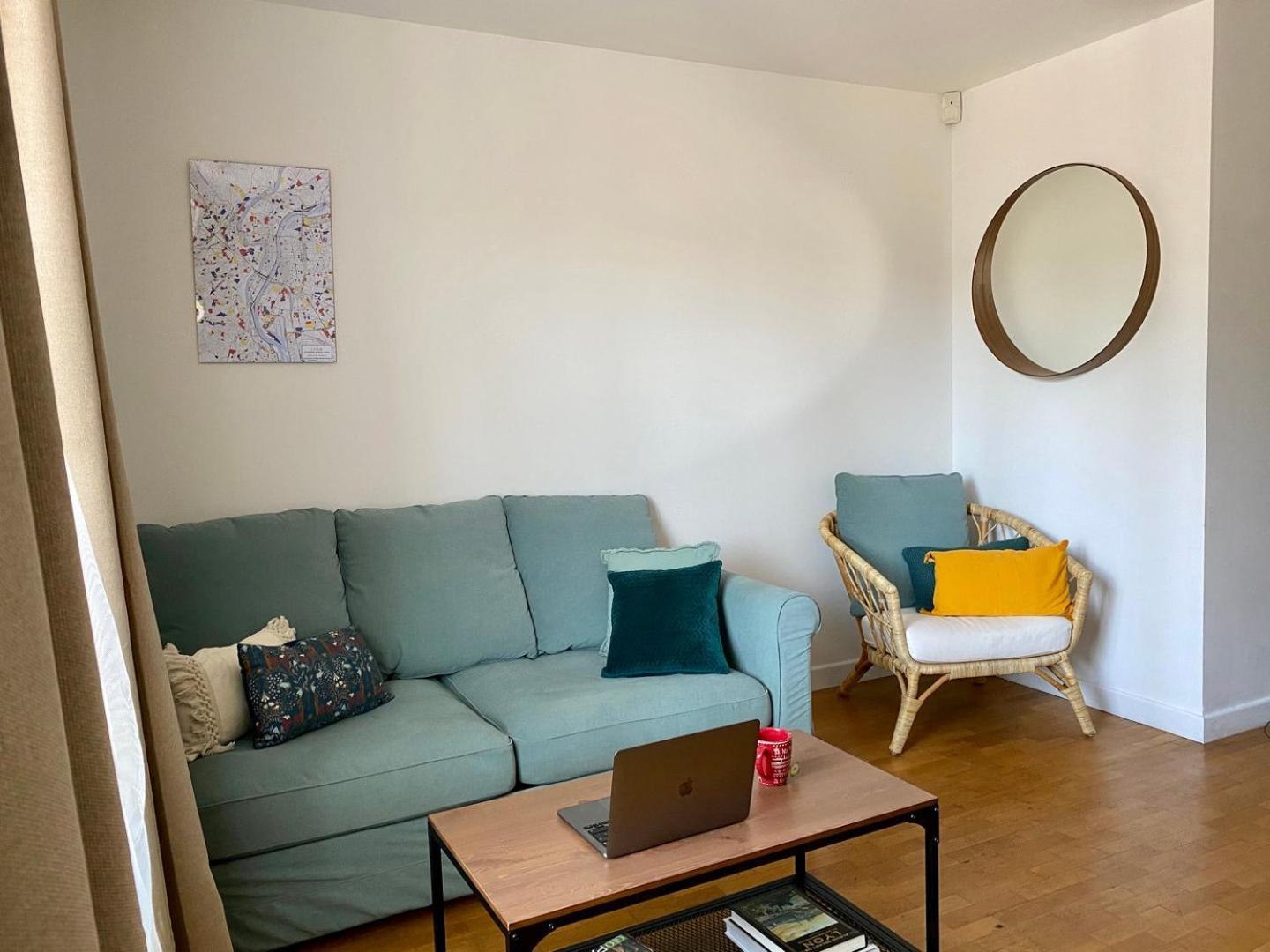 Spacious 1Br | Near City Center & Baby-Friendly! Apartman Lyon Kültér fotó