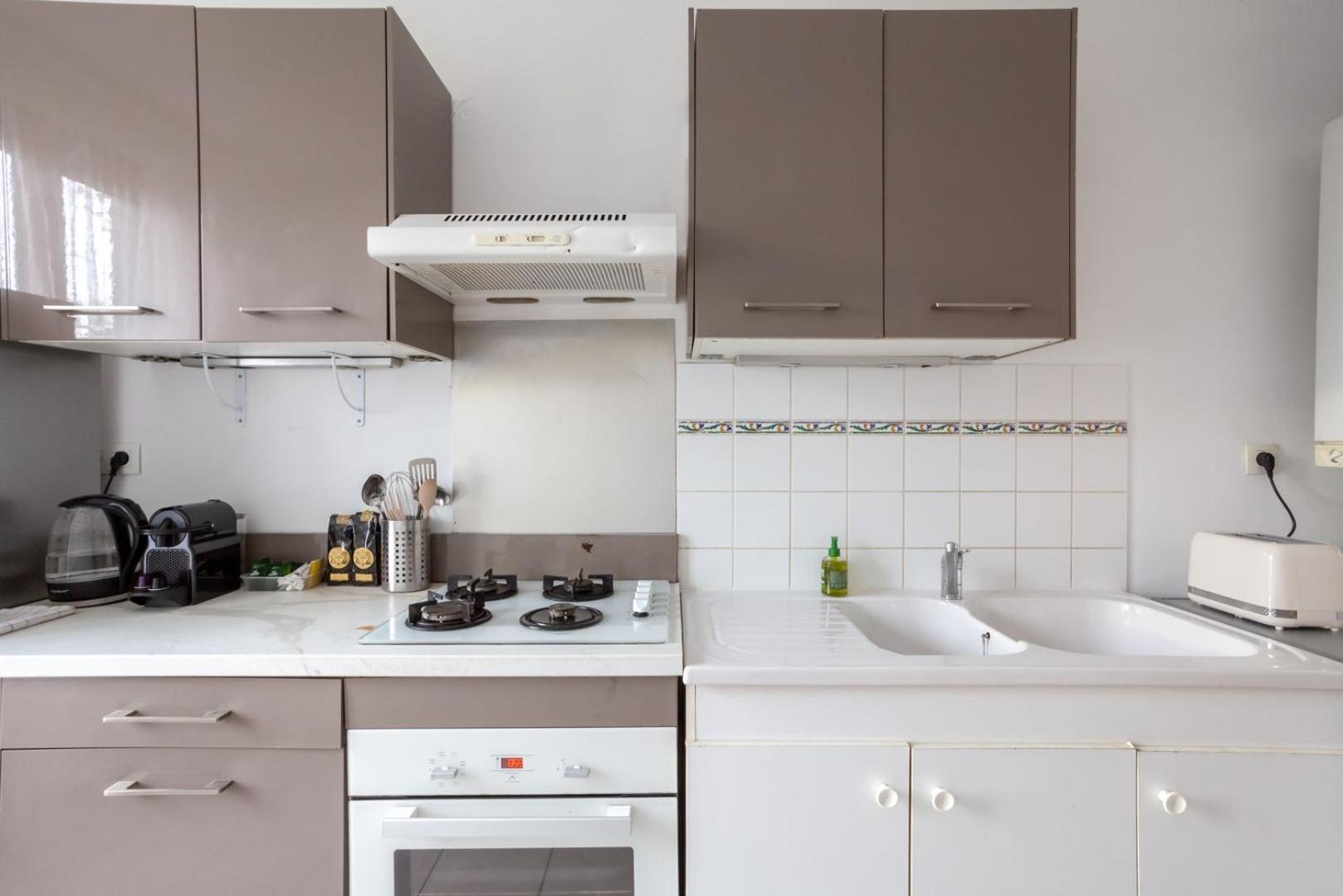 Spacious 1Br | Near City Center & Baby-Friendly! Apartman Lyon Kültér fotó