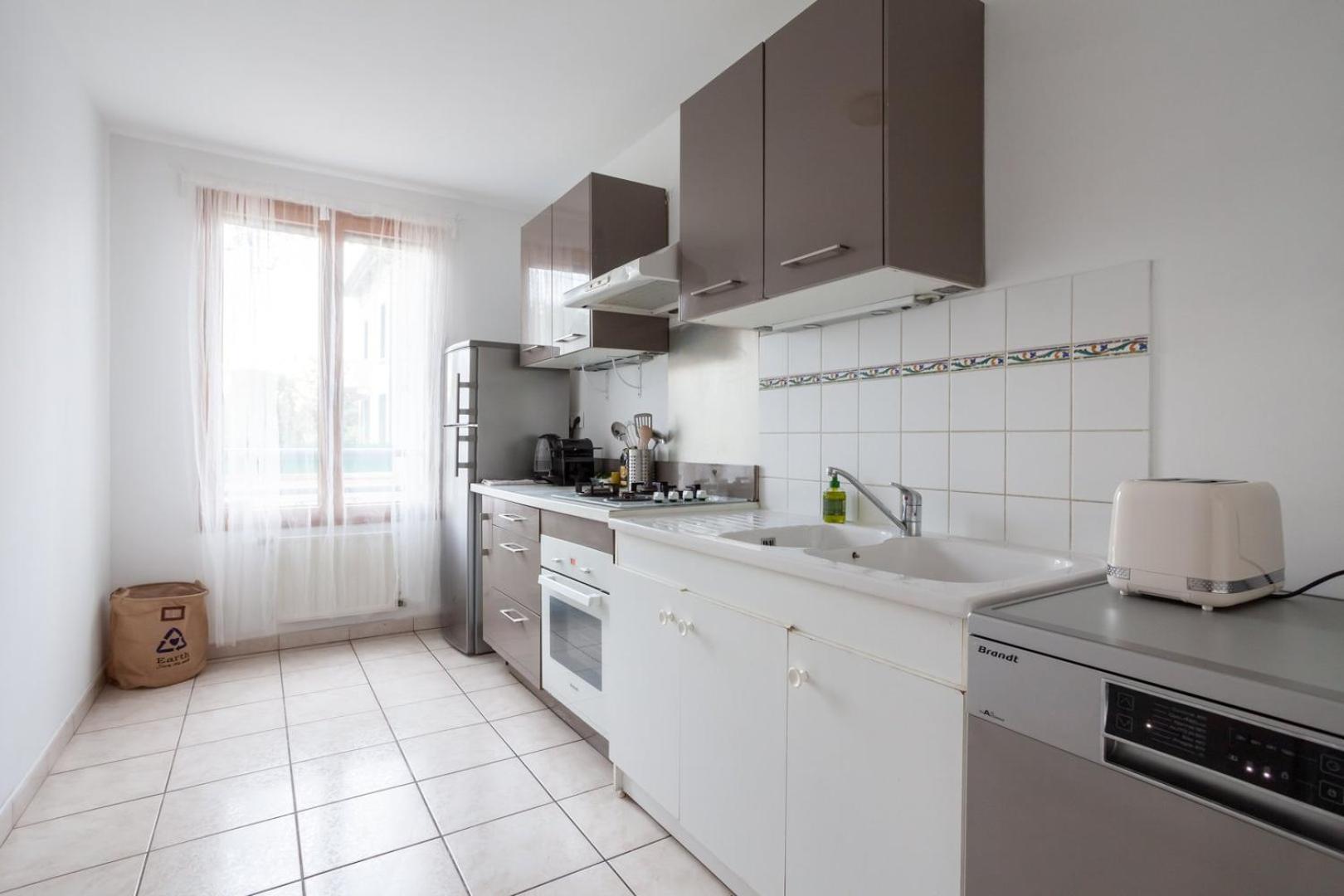 Spacious 1Br | Near City Center & Baby-Friendly! Apartman Lyon Kültér fotó